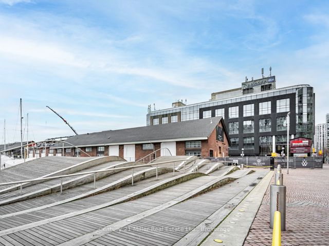 628 - 230 Queens Quay W