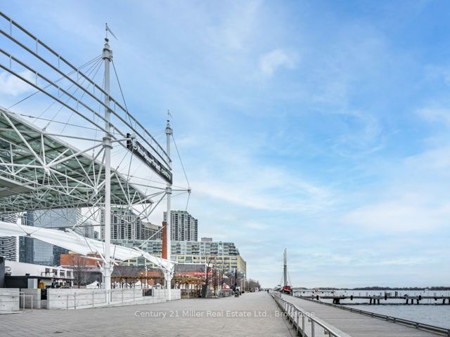 628 - 230 Queens Quay W