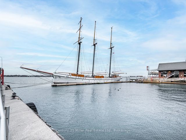 628 - 230 Queens Quay W