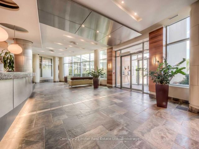 628 - 230 Queens Quay W