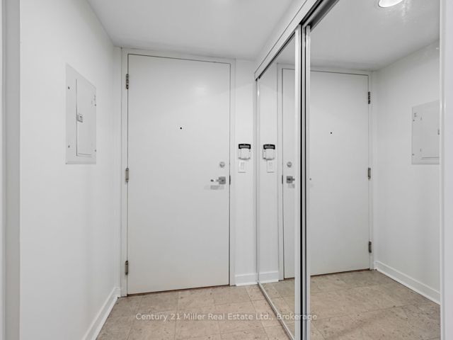 628 - 230 Queens Quay W