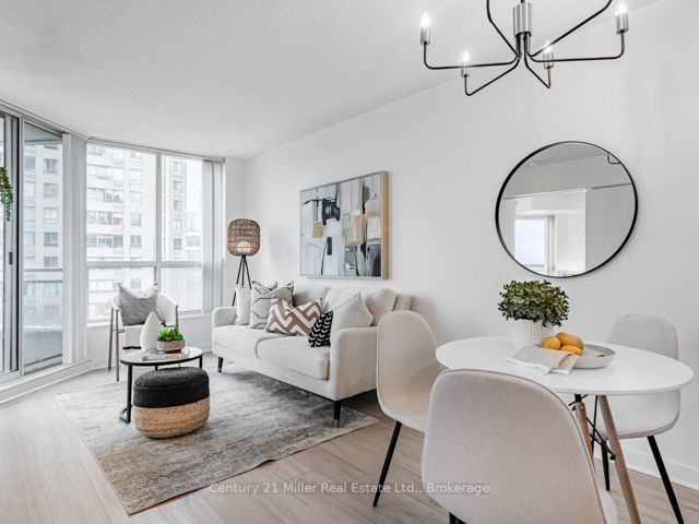 628 - 230 Queens Quay W