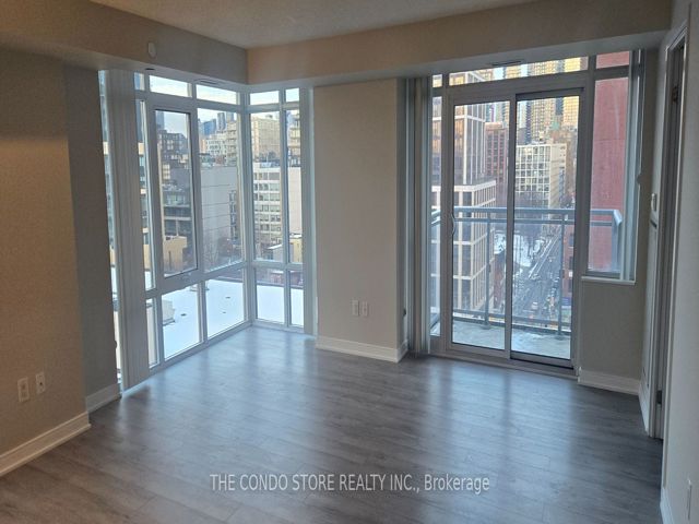 1215 - 525 Adelaide Ave W