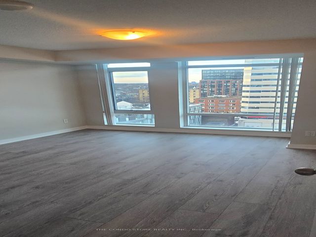 1215 - 525 Adelaide Ave W