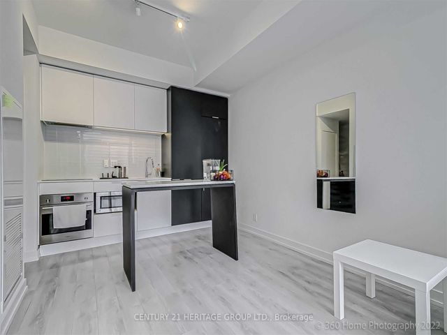 1011 - 33 Helendale Ave