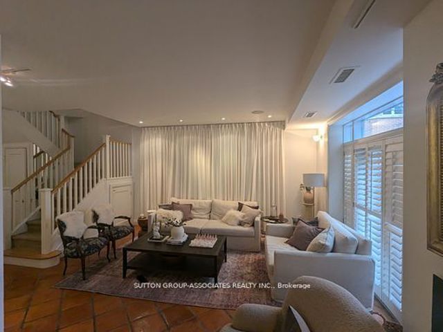 108 - 21 Shaftesbury Ave