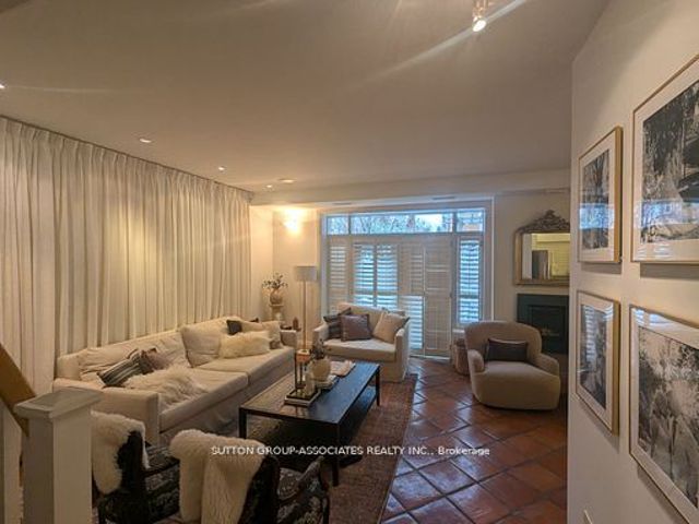 108 - 21 Shaftesbury Ave