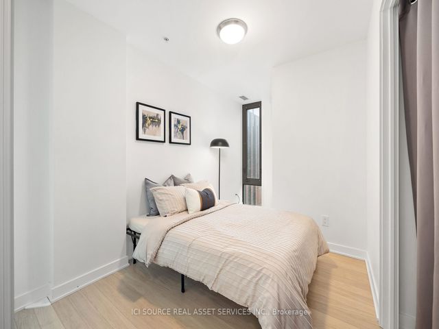 902 - 32 Camden St