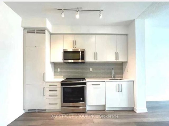 2103 - 5180 Yonge St
