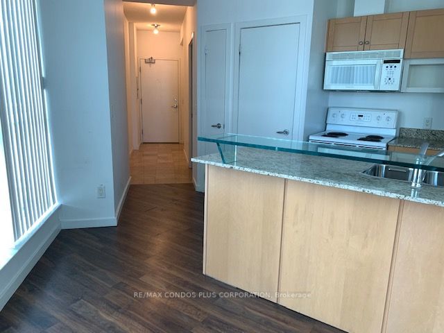 2012 - 208 Queens Quay W