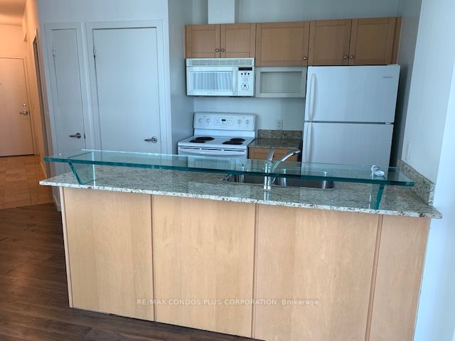 2012 - 208 Queens Quay W