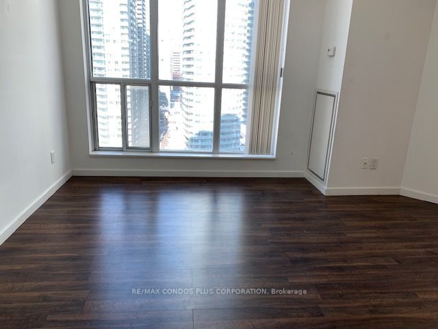 2012 - 208 Queens Quay W