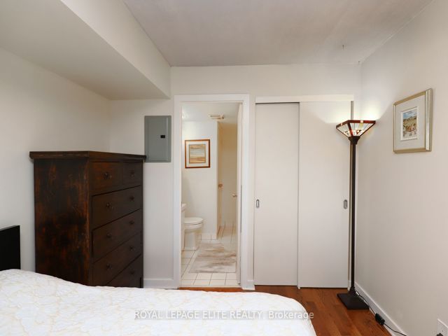 220 - 255 Richmond St E
