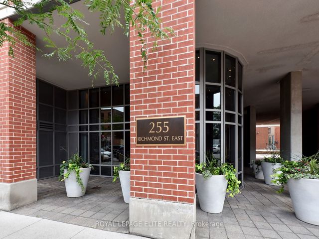 220 - 255 Richmond St E