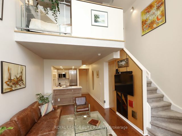 220 - 255 Richmond St E