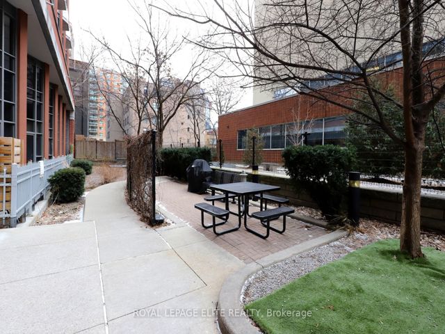 220 - 255 Richmond St E