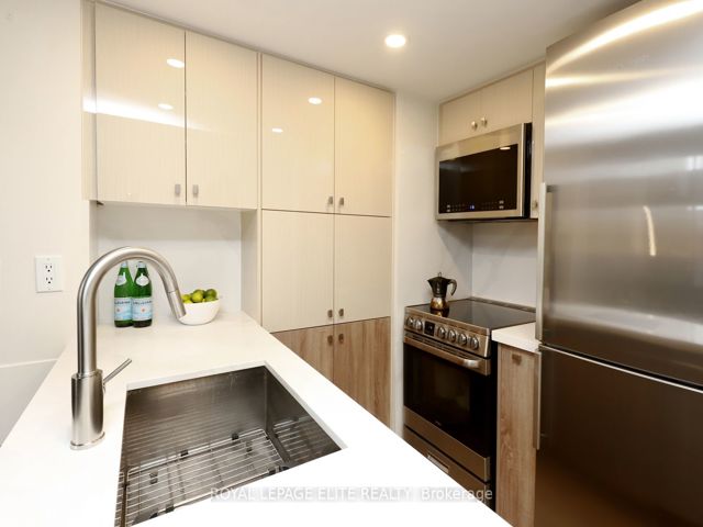 220 - 255 Richmond St E