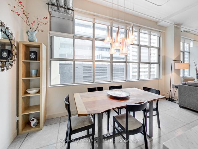 208 - 188 Eglinton Ave E