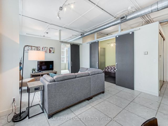 208 - 188 Eglinton Ave E