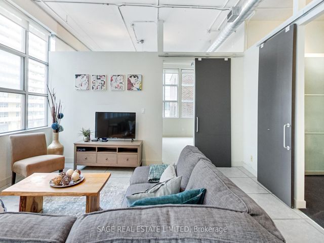 208 - 188 Eglinton Ave E