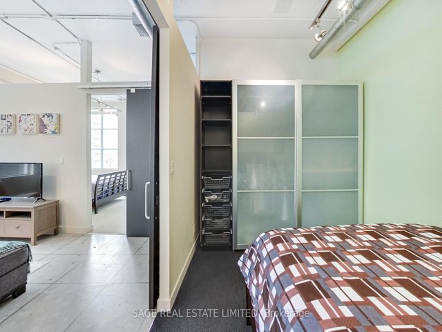 208 - 188 Eglinton Ave E