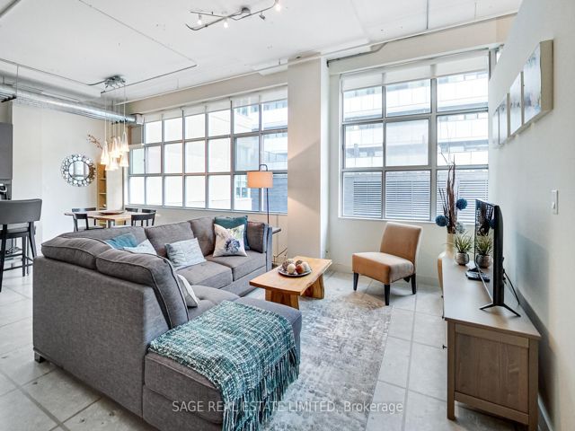 208 - 188 Eglinton Ave E