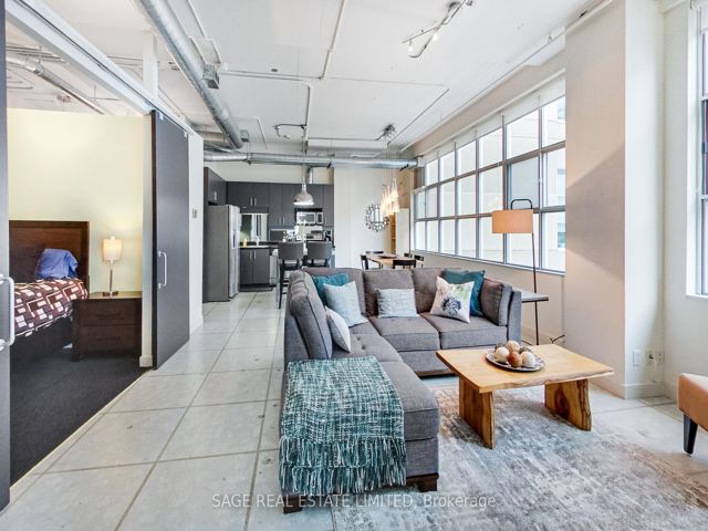 208 - 188 Eglinton Ave E