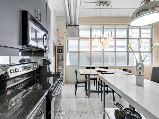 208 - 188 Eglinton Ave E