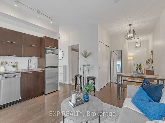 1407 - 126 Simcoe St