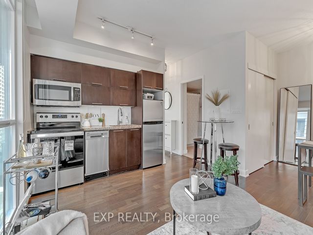 1407 - 126 Simcoe St