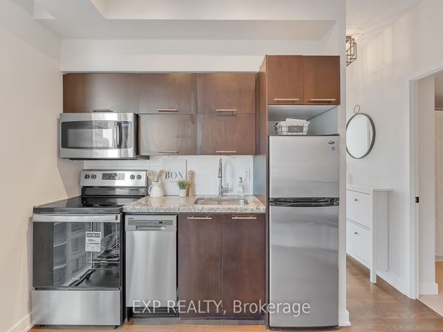 1407 - 126 Simcoe St
