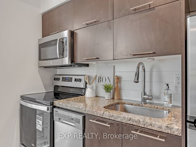 1407 - 126 Simcoe St