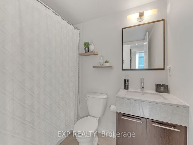 1407 - 126 Simcoe St