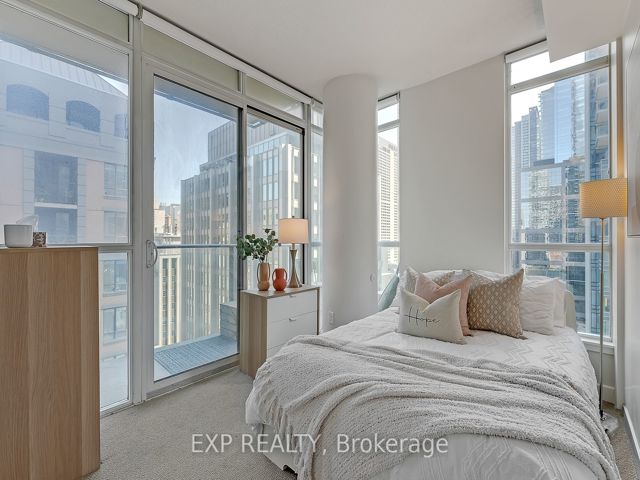1407 - 126 Simcoe St