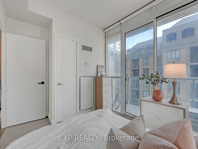 1407 - 126 Simcoe St
