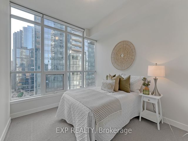 1407 - 126 Simcoe St