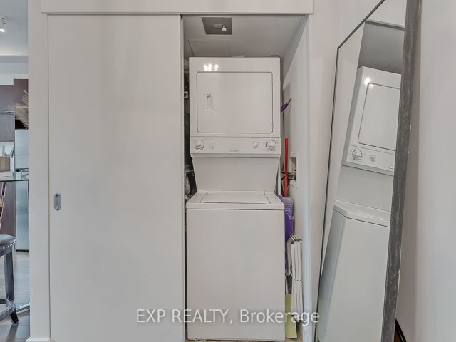 1407 - 126 Simcoe St