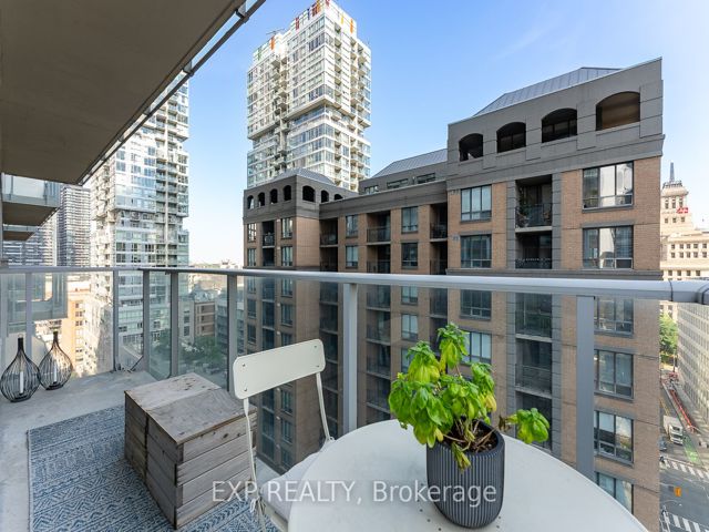 1407 - 126 Simcoe St
