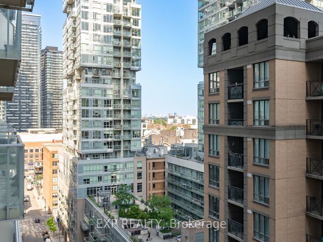 1407 - 126 Simcoe St