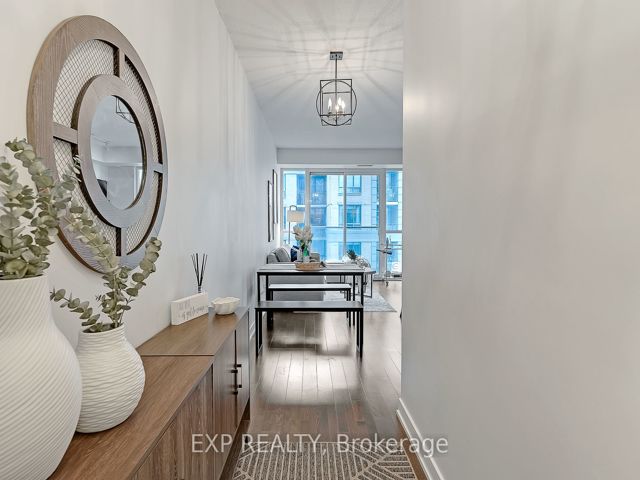 1407 - 126 Simcoe St