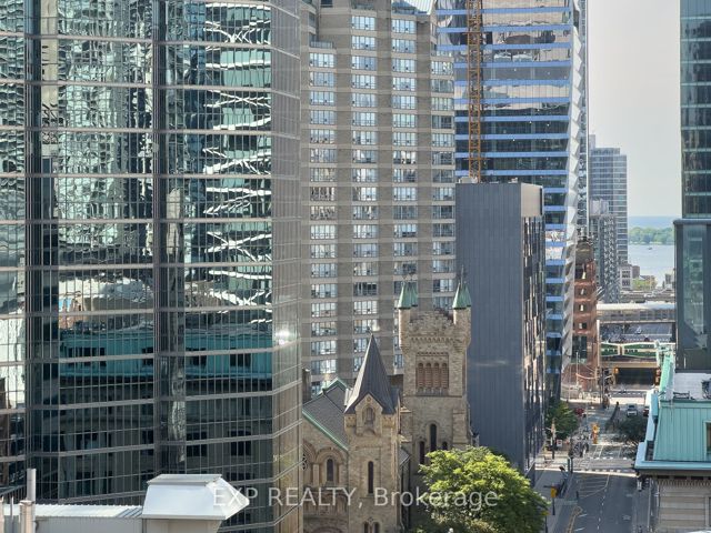 1407 - 126 Simcoe St