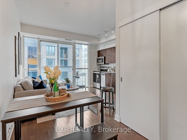 1407 - 126 Simcoe St