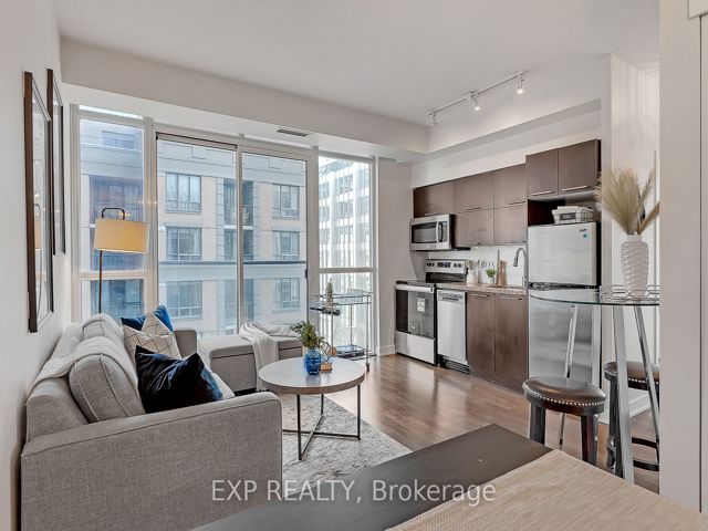 1407 - 126 Simcoe St