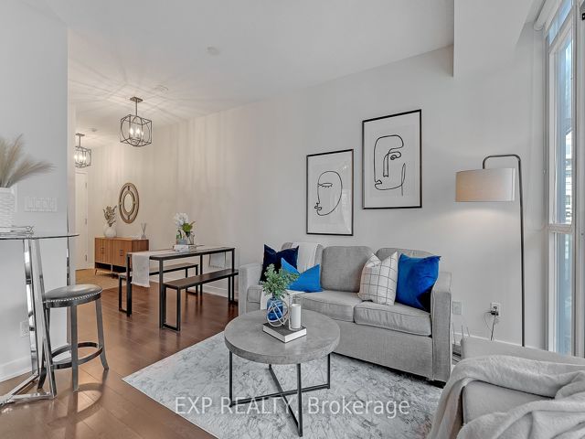 1407 - 126 Simcoe St