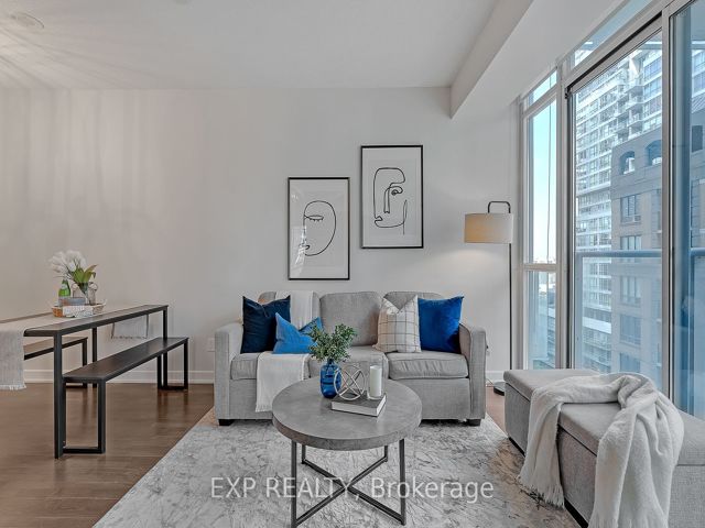 1407 - 126 Simcoe St