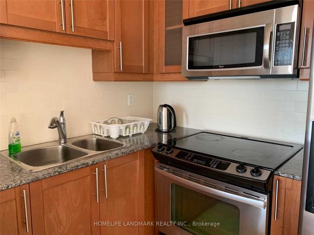 702 - 18 Holmes Ave
