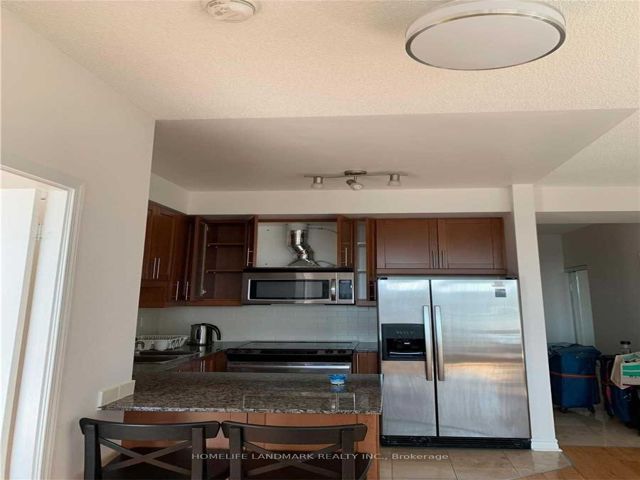 702 - 18 Holmes Ave