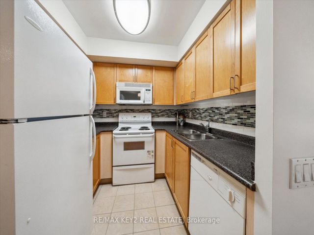 206 - 30 Harrison Garden Blvd