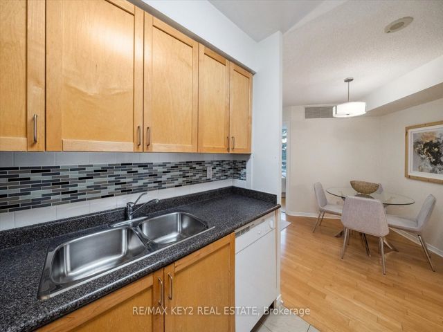 206 - 30 Harrison Garden Blvd