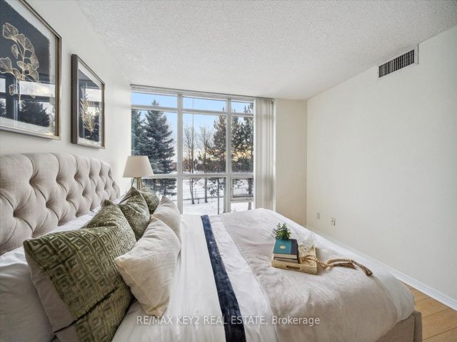 206 - 30 Harrison Garden Blvd